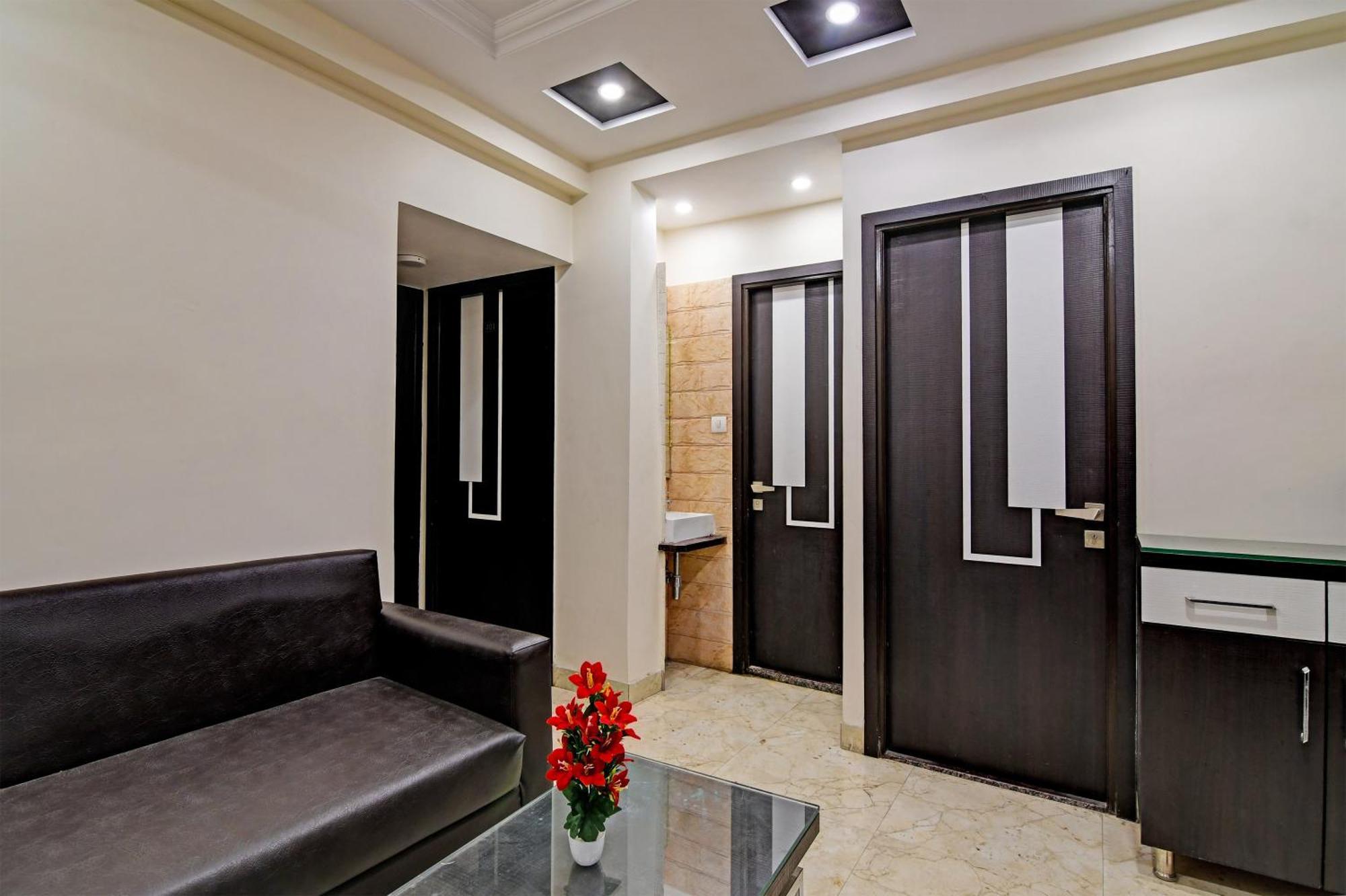 Hotel O Shivaalay Near Newtown Bus Stand Kolkata